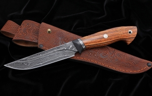 Нож Ирбис дамаск ламинированный с долом железное дерево
