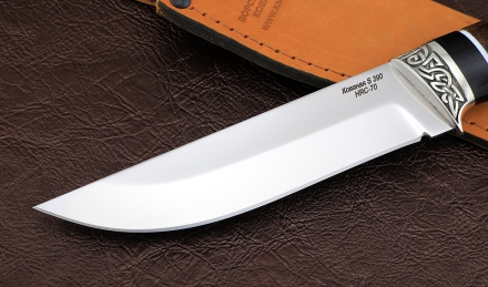 Нож из стали S390 «Гриф» рукоять черный граб карельская береза коричневая резная с пином, мельхиор