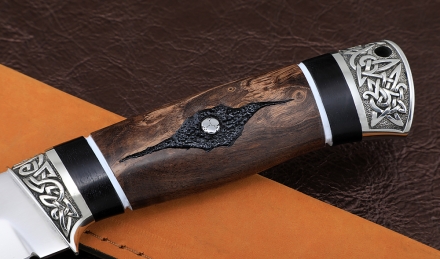 Нож из стали S390 «Гриф» рукоять черный граб карельская береза коричневая резная с пином, мельхиор