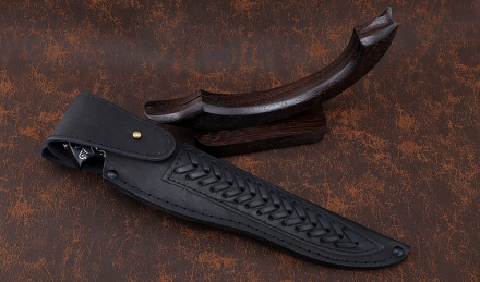 Эксклюзивный Нож Нептун сталь дамаск торцевой с воронением, рукоять мокуме-гане кость мамонта черный граб с инкрустацией на подставке