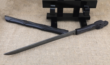 Подарочный сувенир «Вакидзаси» дамаск рукоять резной черный граб с головой дракона на подставке Подарочный сувенир «Вакидзаси» дамаск рукоять резной черный граб с головой дракона на подставке