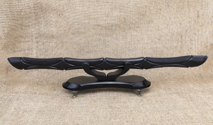 Подарочный сувенир «Вакидзаси» дамаск рукоять резной черный граб на подставке Подарочный сувенир «Вакидзаси» дамаск рукоять резной черный граб на подставке