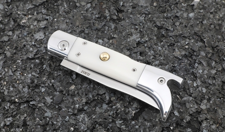 Нож Сапожок выкидной сталь Elmax накладки акрил белый Нож Сапожок выкидной сталь Elmax накладки акрил белый