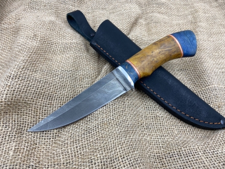 Нож "Орлан" сталь дамаск, рукоять стабилизированная карельская береза янтарь и синяя (распродажа) 