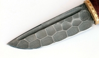 Нож Корсак сталь дамаск полный камень рукоять бубинга резная на подставке - _MG_9836.jpg