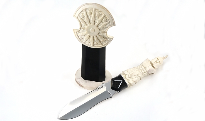 Нож Ахиллес сталь Elmax, рукоять рог лося резная,на подставке черный граб+рог лося