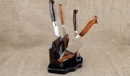 Премиум набор из четырёх ножей Шеф S390 рукоять железное дерево на подставке Премиум набор из четырёх ножей Шеф S390 рукоять железное дерево на подставке