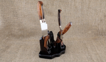 Премиум набор из четырёх ножей Шеф S390 рукоять железное дерево на подставке Премиум набор из четырёх ножей Шеф S390 рукоять железное дерево на подставке