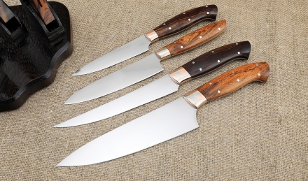 Премиум набор из четырёх ножей Шеф S390 рукоять железное дерево на подставке Премиум набор из четырёх ножей Шеф S390 рукоять железное дерево на подставке
