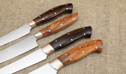Премиум набор из четырёх ножей Шеф S390 рукоять железное дерево на подставке Премиум набор из четырёх ножей Шеф S390 рукоять железное дерево на подставке
