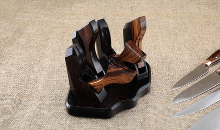 Премиум набор из четырёх ножей Шеф S390 рукоять железное дерево на подставке Премиум набор из четырёх ножей Шеф S390 рукоять железное дерево на подставке