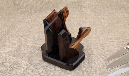 Премиум набор из четырёх ножей Шеф S390 рукоять железное дерево на подставке Премиум набор из четырёх ножей Шеф S390 рукоять железное дерево на подставке