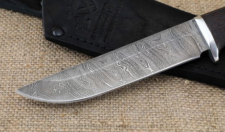 Нож Охотник сталь дамаск, рукоять ясень брашированный Нож Охотник сталь дамаск, рукоять ясень брашированный