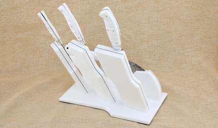 Кухонный набор из стали х12мф рукоять из акрила белого, подставка из акрила белого 