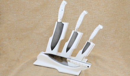 Кухонный набор из стали х12мф рукоять из акрила белого, подставка из акрила белого 