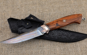 Эксклюзивный нож «Байкал» из ламинированного дамаска, материал рукояти мокумэ-ганэ железное дерево