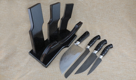 Кухонный набор из стали х12мф рукоять из акрила черного , подставка из акрила  черного