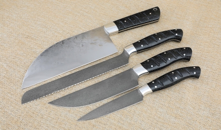 Кухонный набор из стали х12мф рукоять из акрила черного , подставка из акрила  черного