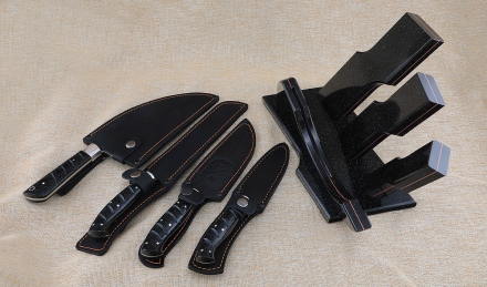 Кухонный набор из стали х12мф рукоять из акрила черного , подставка из акрила  черного