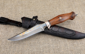 Эксклюзивный нож «Пума» из ламинированного дамаска, рукоять мокумэ-ганэ и железное дерево