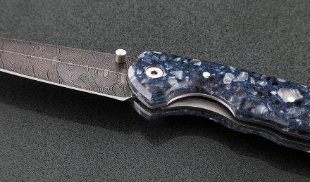 Складной нож Като, сталь дамаск, рукоять накладки акрил синий Складной нож Като, сталь дамаск, рукоять накладки акрил синий