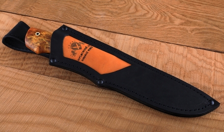 Нож Амур сталь M390, рукоять карельская береза стабилизированная янтарь, латунь Нож Амур сталь M390, рукоять карельская береза стабилизированная янтарь, латунь