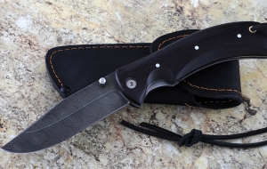 Складной нож Дельфин, сталь дамаск, рукоять накладки черный граб Складной нож Дельфин, сталь дамаск, рукоять накладки черный граб