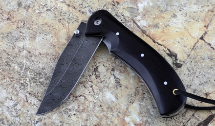 Складной нож Дельфин, сталь дамаск, рукоять накладки черный граб Складной нож Дельфин, сталь дамаск, рукоять накладки черный граб