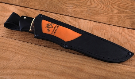 Нож Нептун сталь M390, рукоять карельская береза стабилизированная коричневая+черный граб, латунь Нож Нептун сталь M390, рукоять карельская береза стабилизированная коричневая+черный граб, латунь