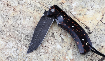 Складной нож Дельфин, сталь дамаск, рукоять накладки акрил коричневый Складной нож Дельфин, сталь дамаск, рукоять накладки акрил коричневый