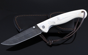 Складной нож Стрелок, сталь дамаск, рукоять накладки акрил белый Складной нож Стрелок, сталь дамаск, рукоять накладки акрил белый