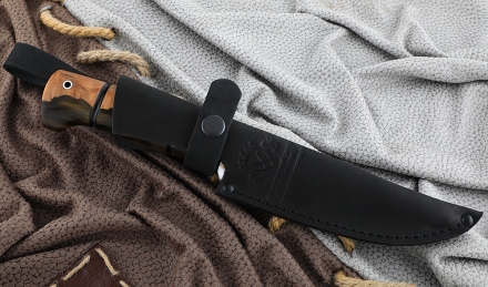 Нож Дельфин сталь К340, рукоять карельская береза акрил Нож Дельфин сталь К340, рукоять карельская береза акрил