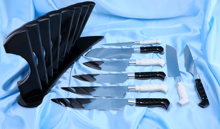 Набор ножей на подставке из акрила черного, сталь 95Х18 Набор ножей на подставке из акрила черного, сталь 95Х18