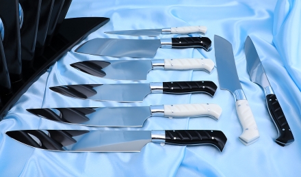 Набор ножей на подставке из акрила черного, сталь 95Х18 Набор ножей на подставке из акрила черного, сталь 95Х18