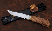 Нож Русак сталь ELMAX, рукоять рог лося резной (медведь), мельхиор на подставке - Нож Русак сталь ELMAX, рукоять рог лося резной (медведь), мельхиор на подставке