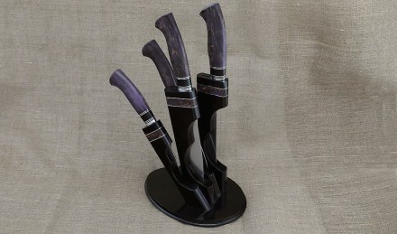 Кухонный набор из 4 ножей сталь ВН с никелем рукоять черный граб и стабилизированная карельская береза фиолетовая подставка акрил черный и карельская береза фиолетовая Кухонный набор из 4 ножей сталь ВН с никелем рукоять черный граб и стабилизированная карельская береза фиолетовая подставка акрил черный и карельская береза фиолетовая