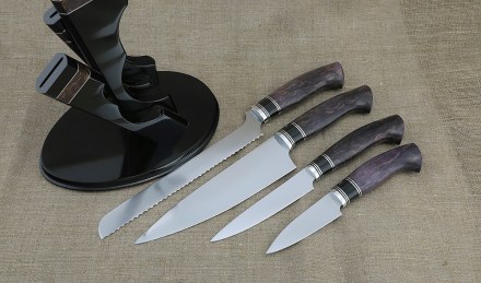 Кухонный набор из 4 ножей сталь ВН с никелем рукоять черный граб и стабилизированная карельская береза фиолетовая подставка акрил черный и карельская береза фиолетовая Кухонный набор из 4 ножей сталь ВН с никелем рукоять черный граб и стабилизированная карельская береза фиолетовая подставка акрил черный и карельская береза фиолетовая