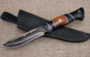 Нож Ангара дамаск ламинированный с воронением с долом черный граб железное дерево карбон