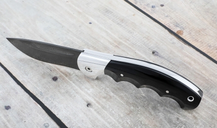 Складной нож "Ястреб" сталь х12мф, накладки акрил черный Складной нож "Ястреб" сталь х12мф, накладки акрил черный