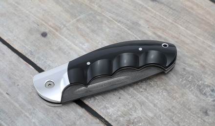 Складной нож "Ястреб" сталь х12мф, накладки акрил черный Складной нож "Ястреб" сталь х12мф, накладки акрил черный