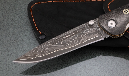 Нож складной Аист дамаск ламинированный накладки железное дерево карбон