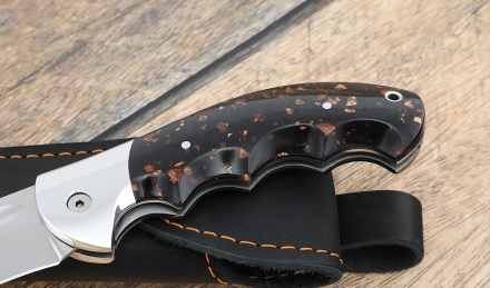 Складной нож "Ястреб" сталь Elmax, накладки акрил коричневый  Складной нож "Ястреб" сталь Elmax, накладки акрил коричневый