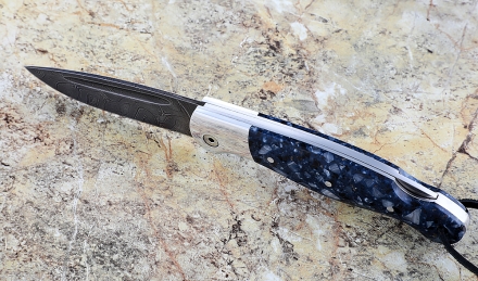 Складной нож Ворон, сталь дамаск, рукоять накладки акрил синий с дюралью Складной нож Ворон, сталь дамаск, рукоять накладки акрил синий с дюралью