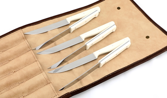 Набор ножей для стейка Elmax акрил белый в чехле из кожи 100% растительного дубления производства фабрики LA BRETAGNA 