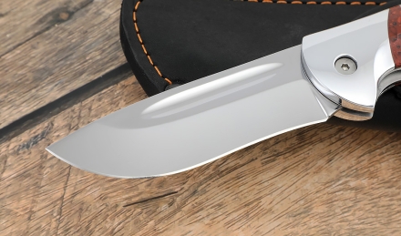 Складной нож "Ястреб" сталь Х12МФ , накладки акрил красный Складной нож "Ястреб" сталь Х12МФ , накладки акрил красный