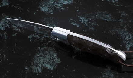 Складной нож Ворон, сталь Elmax, рукоять накладки венге резная с дюралью Складной нож Ворон, сталь Elmax, рукоять накладки венге резная с дюралью