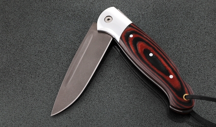 Складной нож Ворон, сталь Х12МФ, рукоять накладки микарта красная с дюралью Складной нож Ворон, сталь Х12МФ, рукоять накладки микарта красная с дюралью