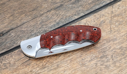 Складной нож "Ястреб" сталь AUS-10, накладки акрил красный Складной нож "Ястреб" сталь AUS-10, накладки акрил красный