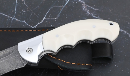 Складной нож "Ястреб" сталь дамаск, накладки акрил белый