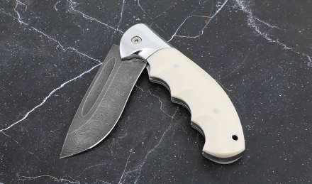 Складной нож "Ястреб" сталь дамаск, накладки акрил белый